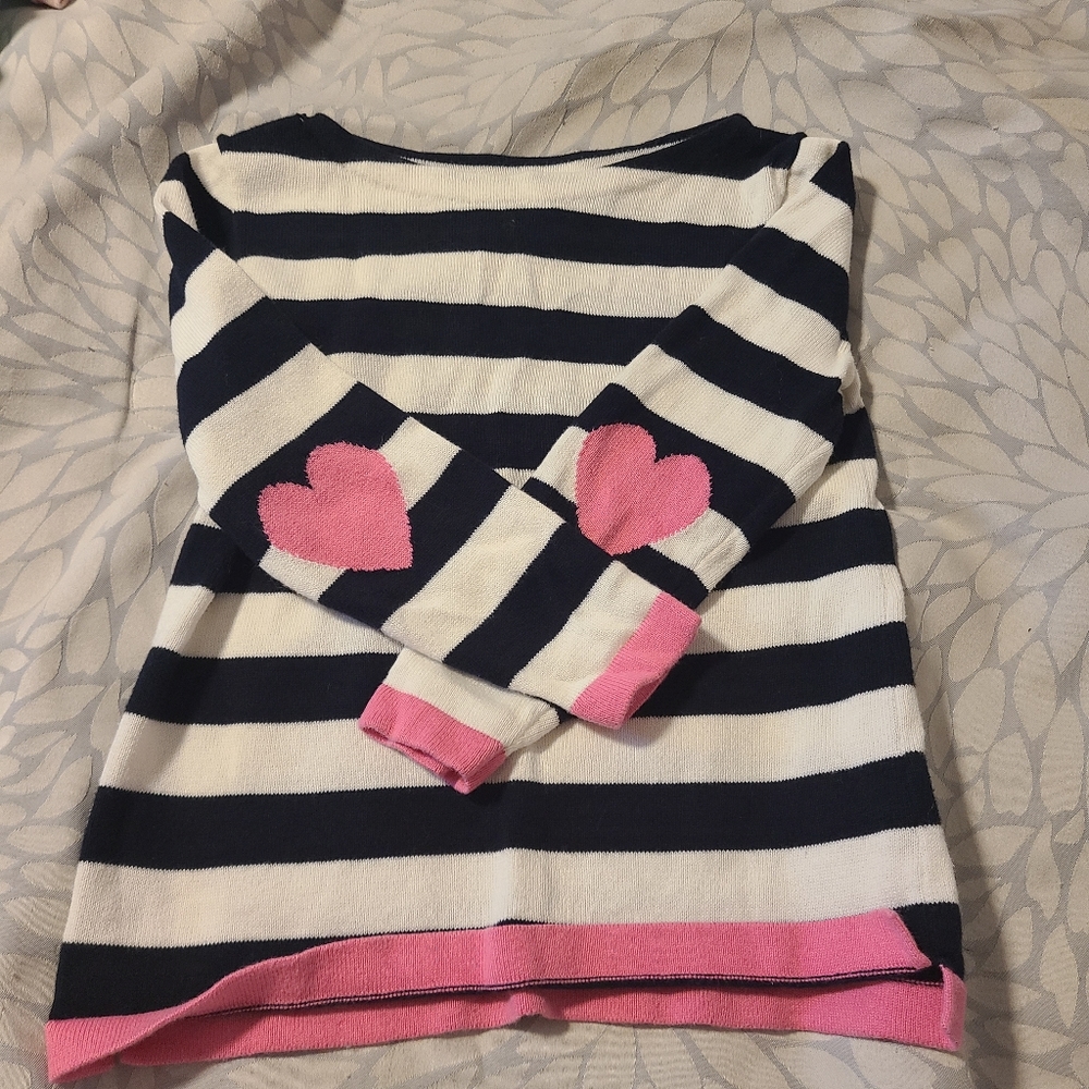 Girls gently used light sweater. Tag missing. #123
